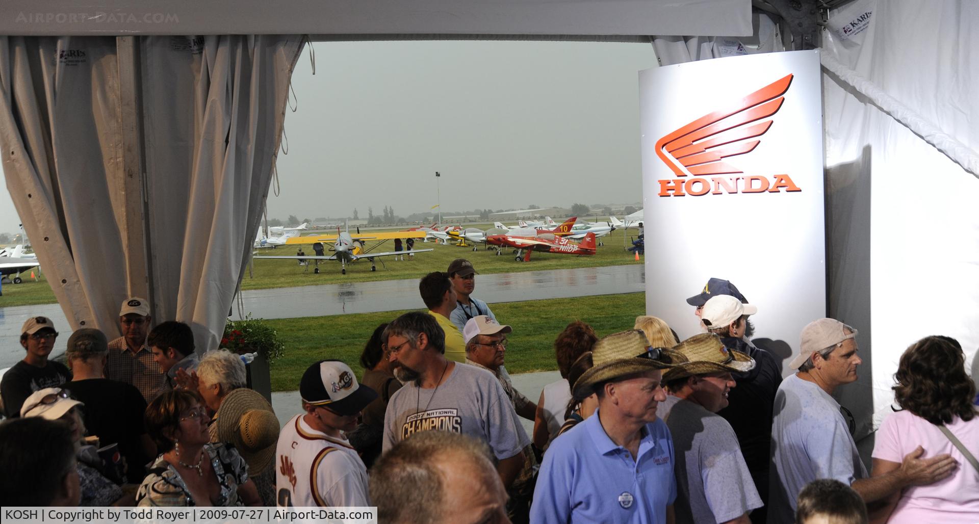 Wittman Regional Airport (OSH) - EAA AIRVENUTRE 2009
