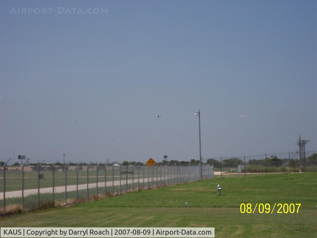 Austin-bergstrom International Airport (AUS) - Noticing the bird activity near 17L; they have since installed cannons.