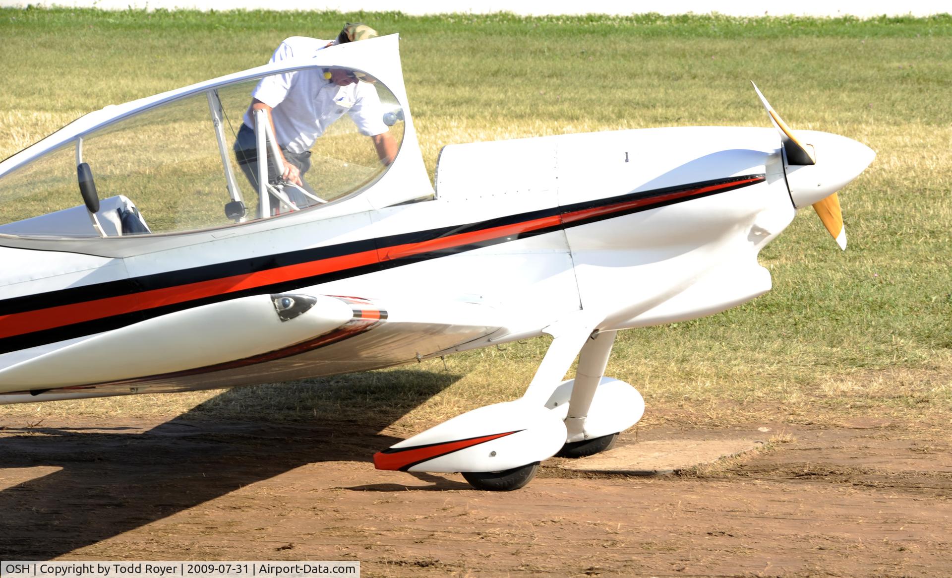 Wittman Regional Airport (OSH) - ACCIDENTALLY CHOCKED HIMSELF