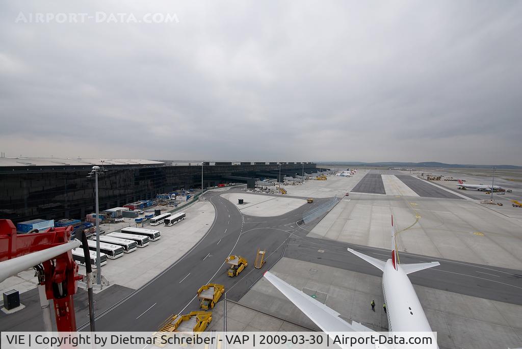 Vienna International Airport, Vienna Austria (VIE) - Skylink