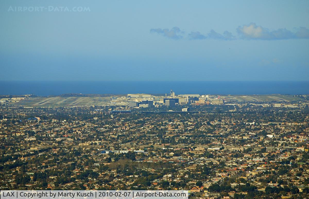 Los Angeles International Airport (LAX) - Low altitude looking West
