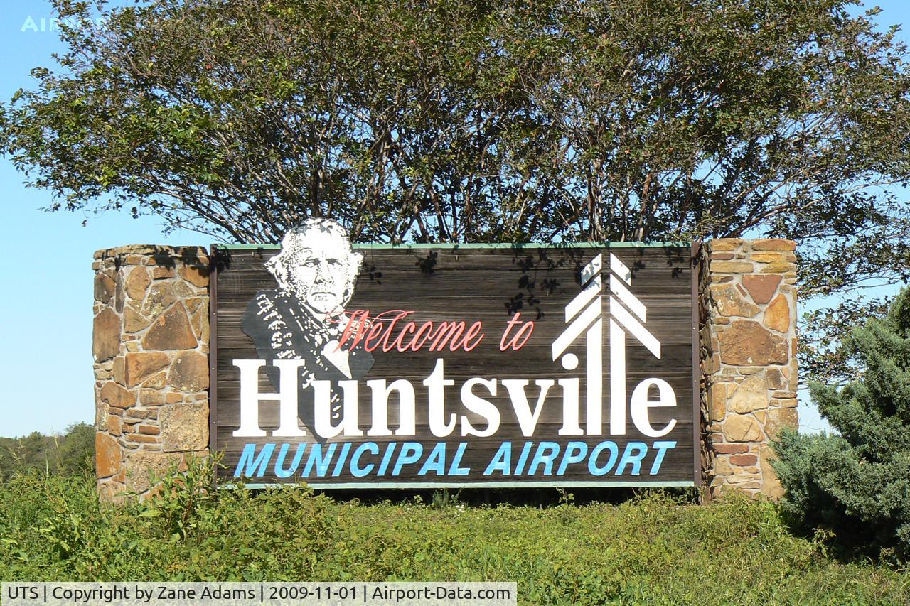 Huntsville Municipal Airport (UTS) - Huntsville Municipal, Texas