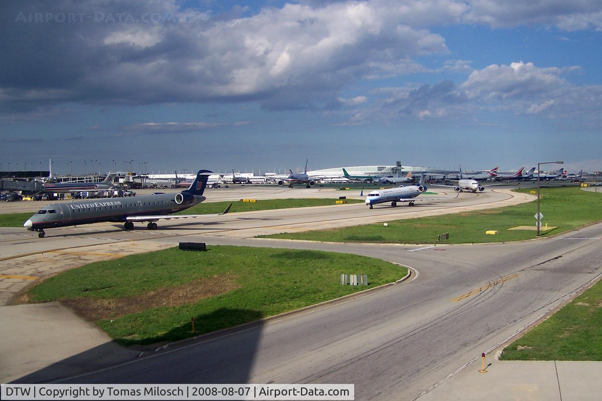 Detroit Metropolitan Wayne County Airport (DTW) -  