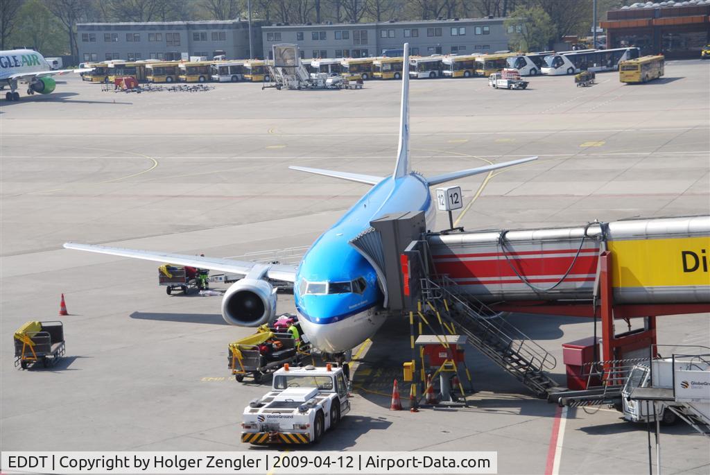 Tegel International Airport (closing in 2011), Berlin Germany (EDDT) - Loading of a flying Dutchman