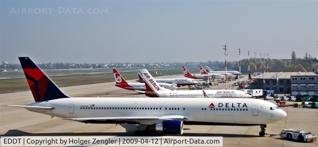 Tegel International Airport (closing in 2011), Berlin Germany (EDDT) - View over the northern APRON