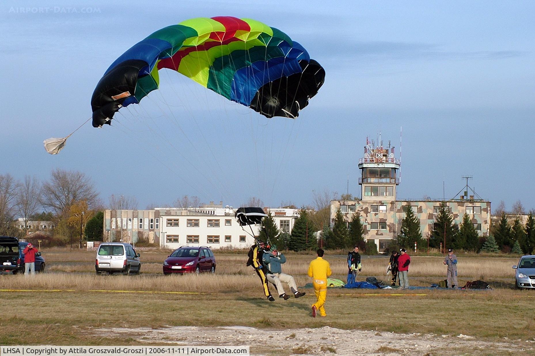 Szentkirályszabadja Airport, Szentkirályszabadja Hungary (LHSA) - Tandem