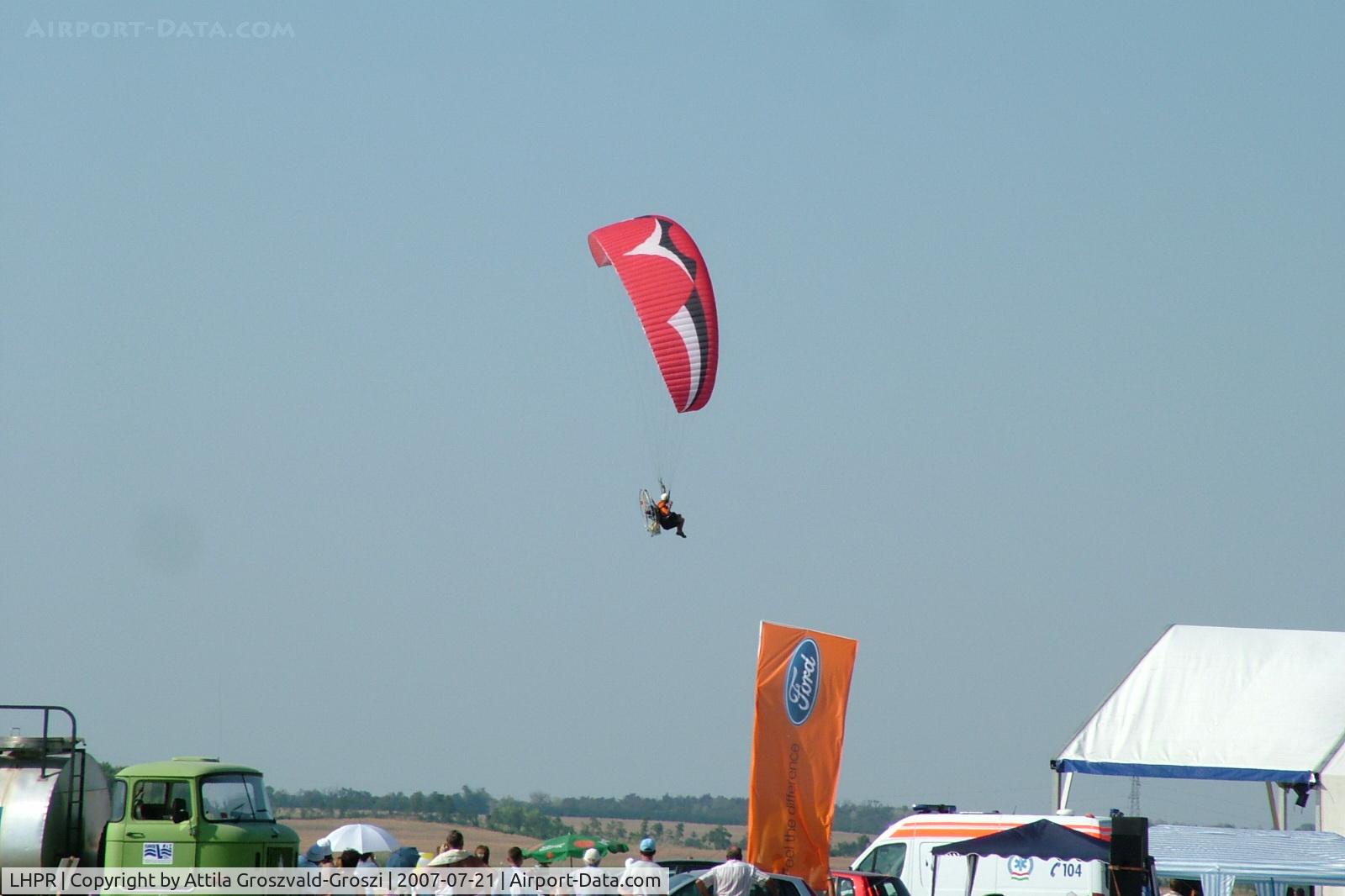 Gy?r Pér Airport, Gy?r, Pér Hungary (LHPR) - Show flying.