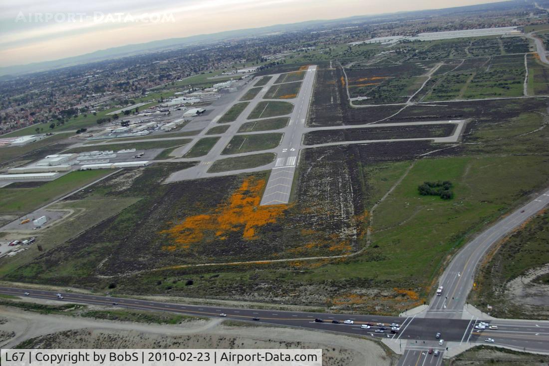 Rialto Municipal /miro Fld/ Airport (L67) - Flying the pattern