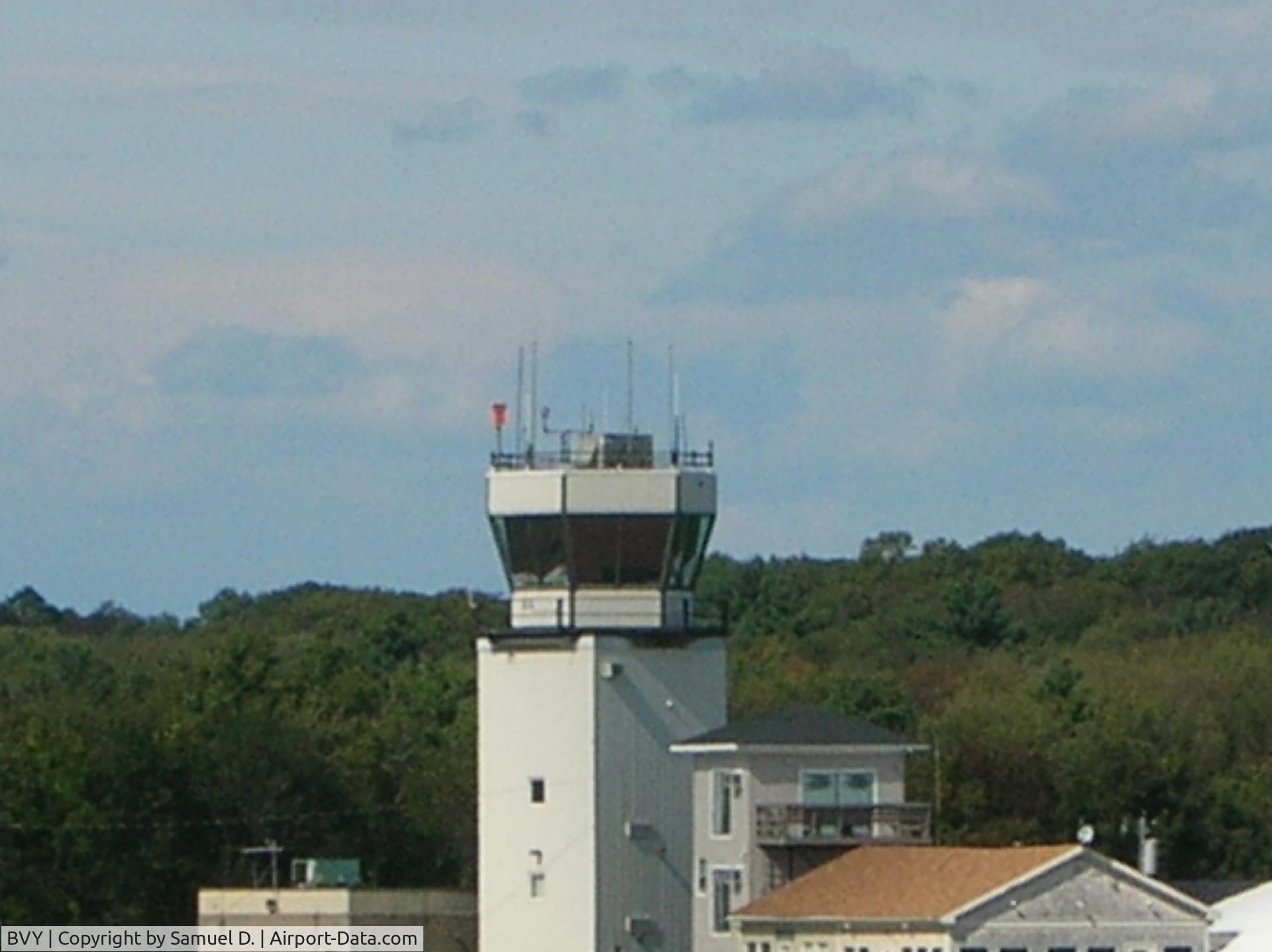 Beverly Municipal Airport (BVY) - Beverly Tower: 125.200
