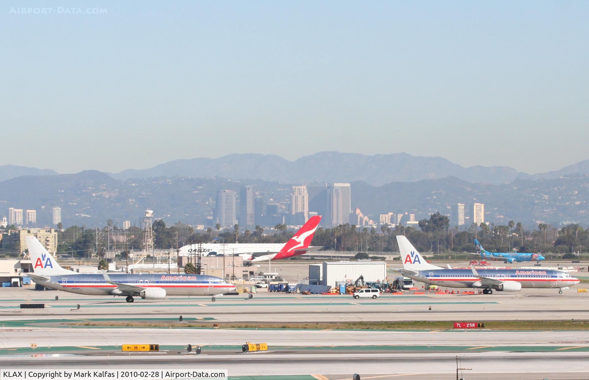 Los Angeles International Airport (LAX) - Sunday morning rush hour at LAX.
