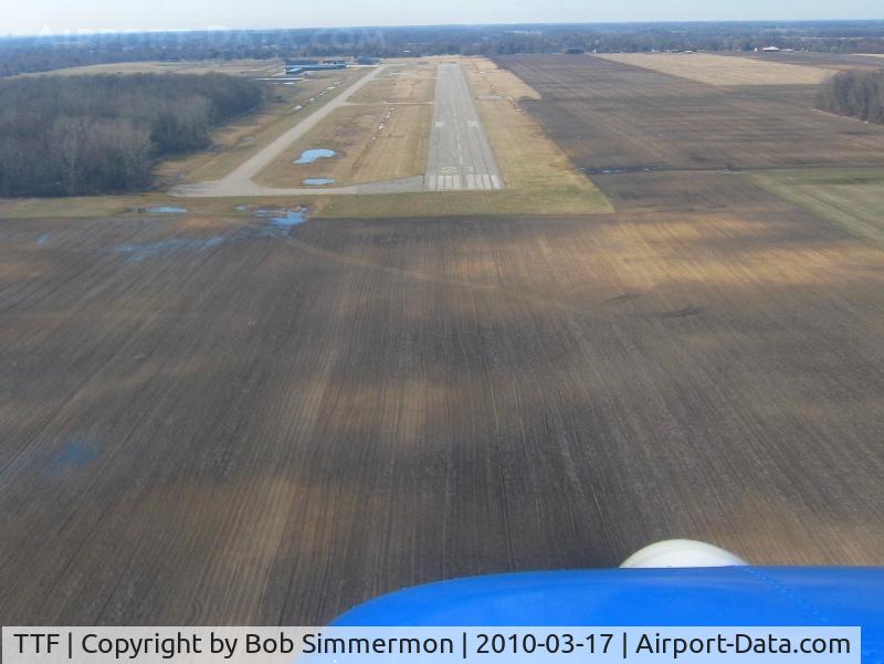 Custer Airport (TTF) - Final approach RWY 21