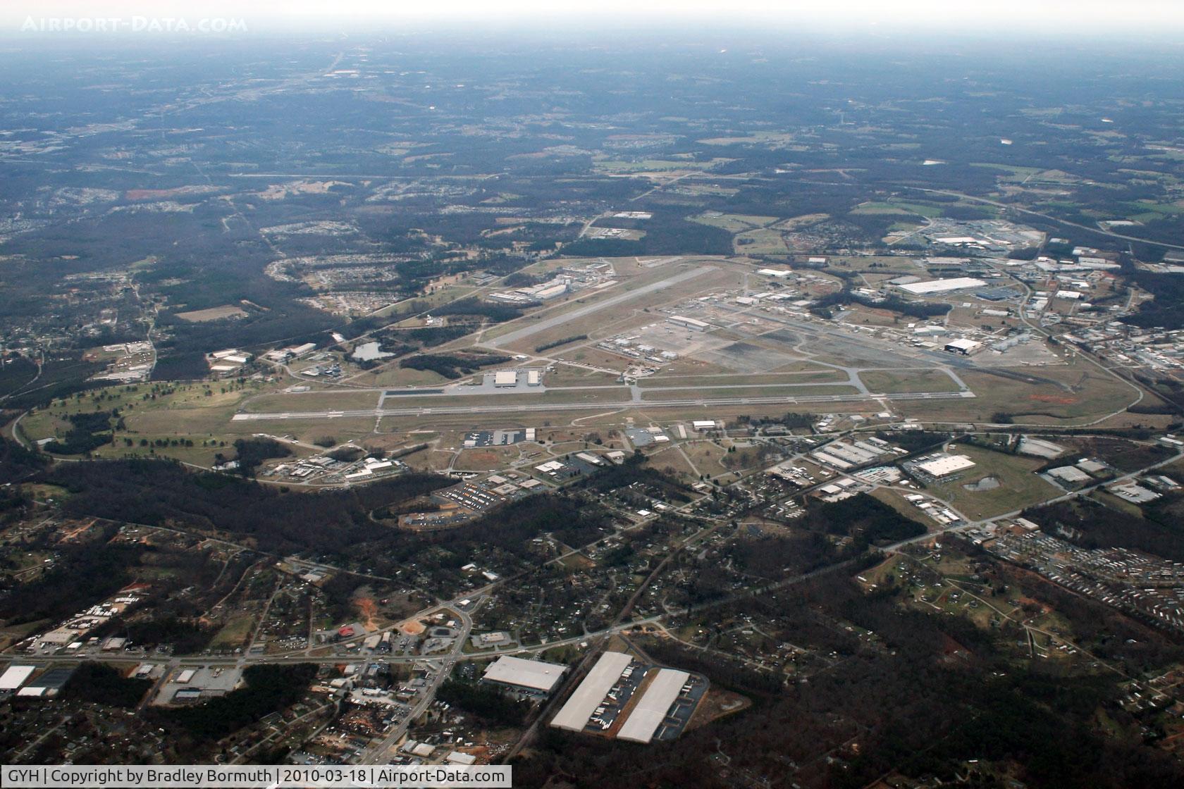 Donaldson Center Airport (GYH) - A great day to take pictures!