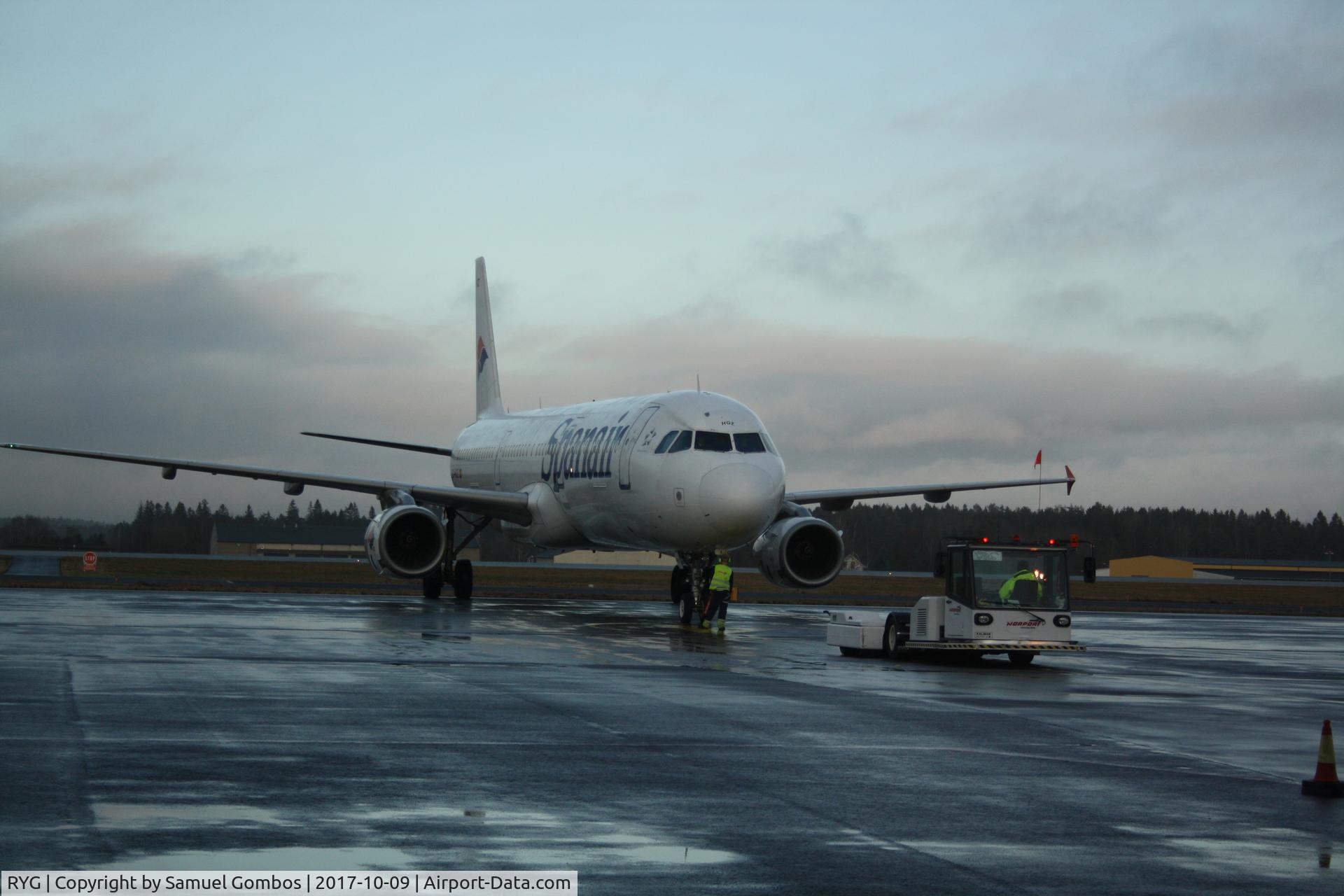 Rygge Airport, Rygge Norway (RYG) - EC-HQZ ready for Departure to Tenerifs (TFS) from Oslo-Rygge (RYG) Airbus A321-100, Spanair