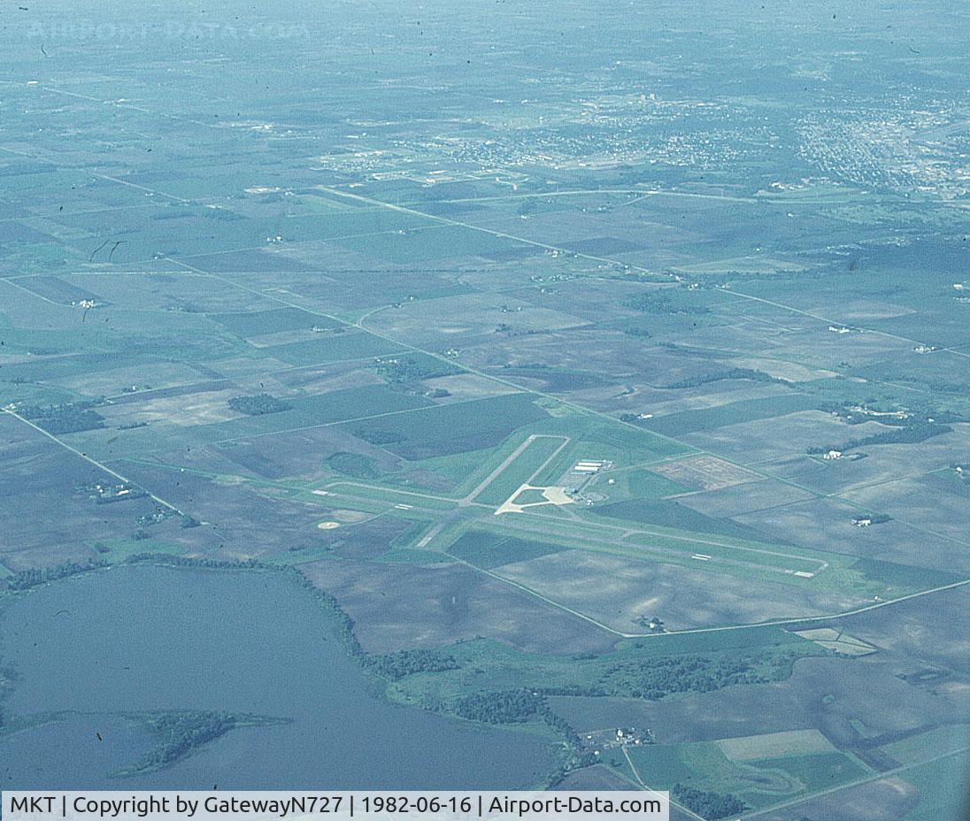 Mankato Regional Airport (MKT) - Looking west toward the airport. Taken from N7680U.