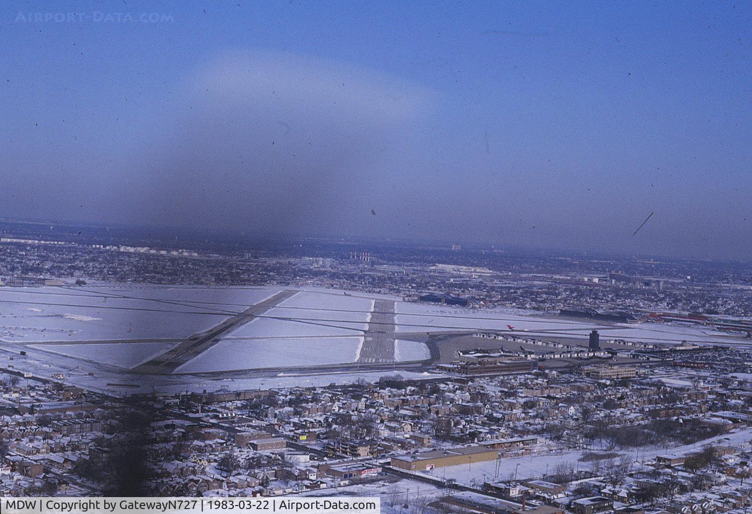 Chicago Midway International Airport (MDW) - Short final to rwy 31R. Taken from N84891.