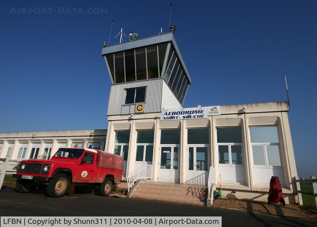 Niort Airport, Souche Airport France (LFBN) - View of this small control tower...