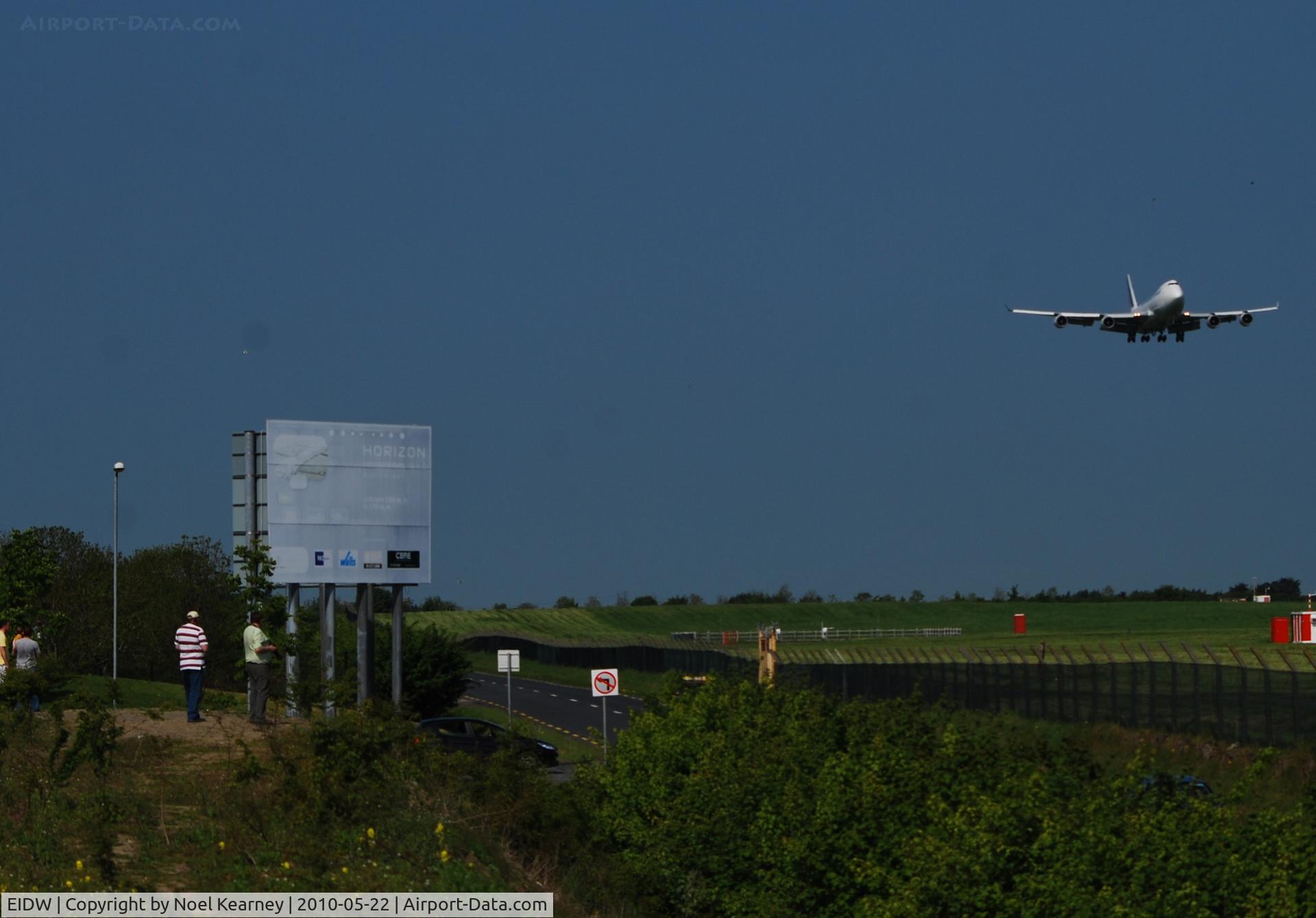 Dublin International Airport, Dublin Ireland (EIDW) - The 'wonderful' all-weather viewing facilities at Rwy 10