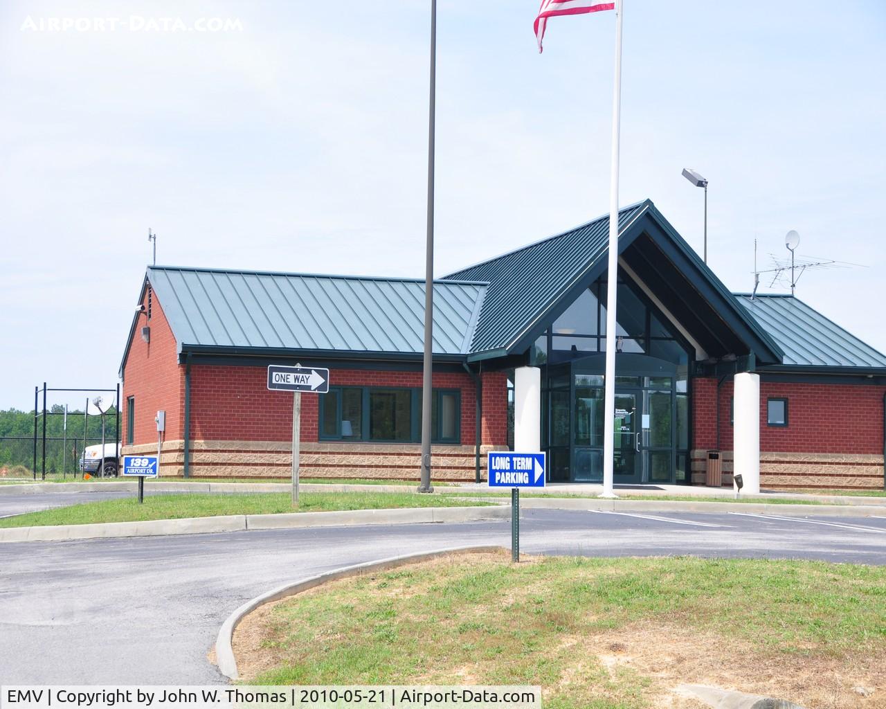 Emporia-greensville Regional Airport (EMV) - Slow Friday afternoon...