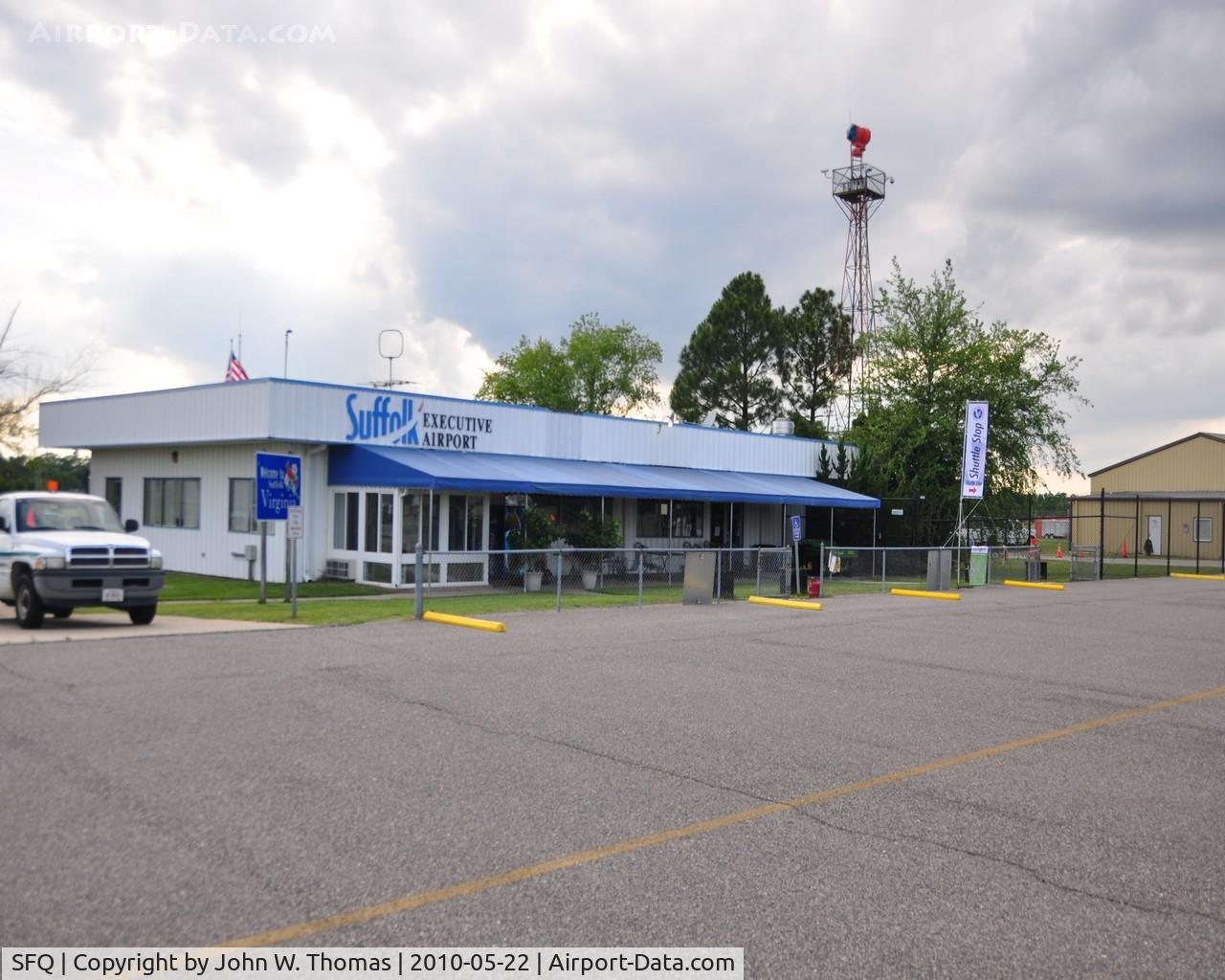 Suffolk Executive Airport (SFQ) - Great place for a fly-in...