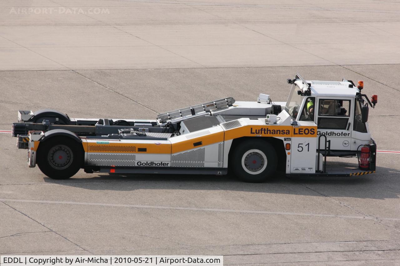 Düsseldorf International Airport, Düsseldorf Germany (EDDL) - Aircraft Tractor, Typ: Goldhofer, Lufthansa No. 51