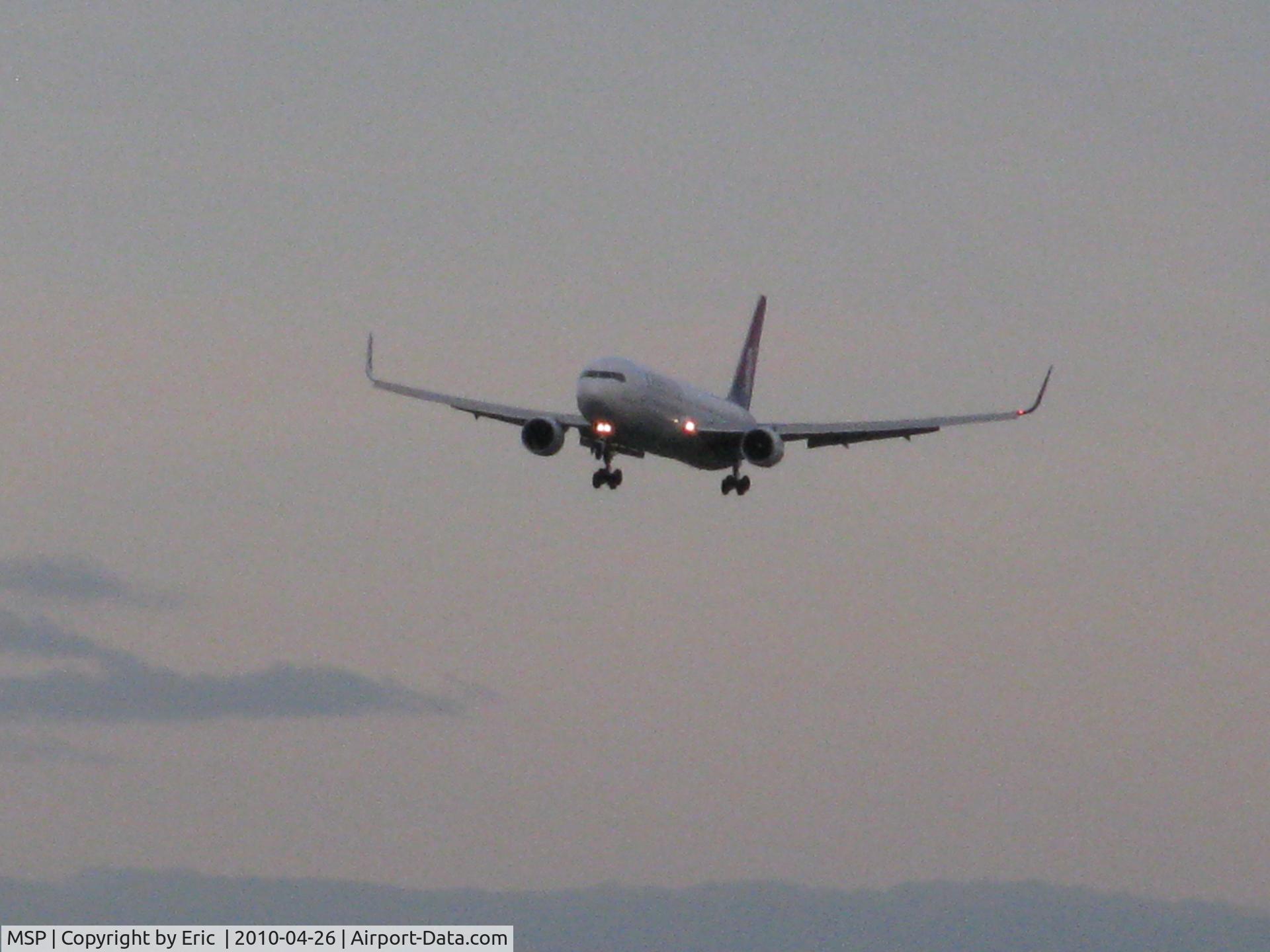 Minneapolis-st Paul Intl/wold-chamberlain Airport (MSP) - Hawaiian 767-300ER landing in Minneapolis for a fuel stop. Next stop Toulouse, France.  