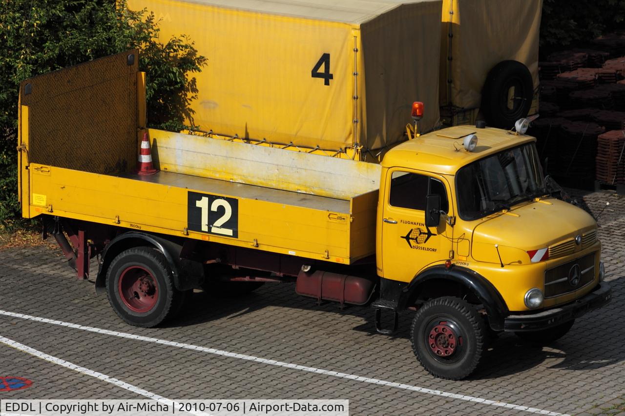 Düsseldorf International Airport, Düsseldorf Germany (EDDL) - Old Truck