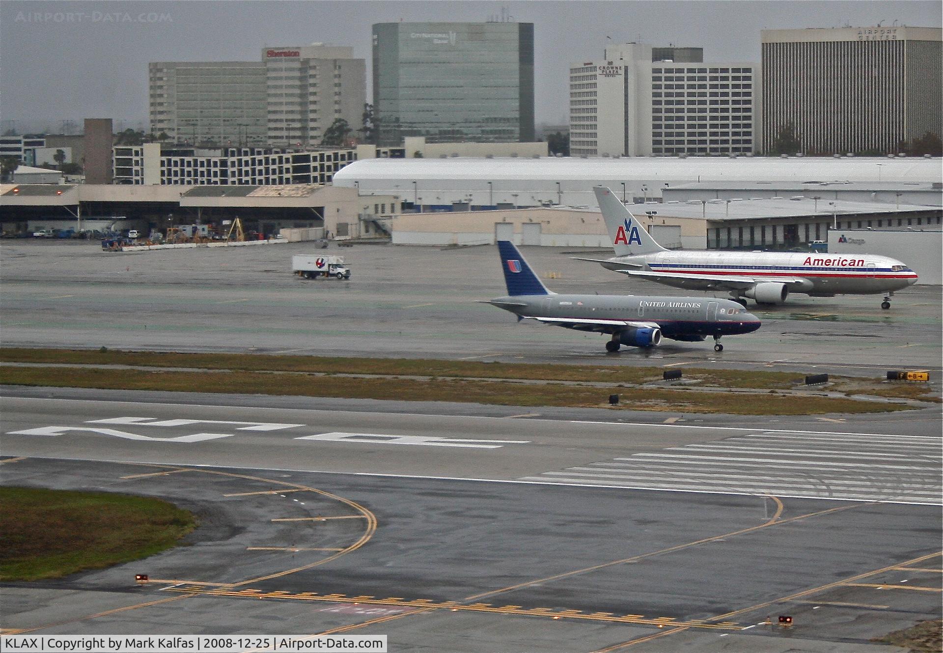 Los Angeles International Airport (LAX) - RWY 25R KLAX