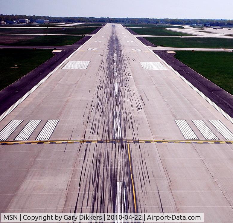 Dane County Rgnl-truax Field Airport (MSN) - Runway 18