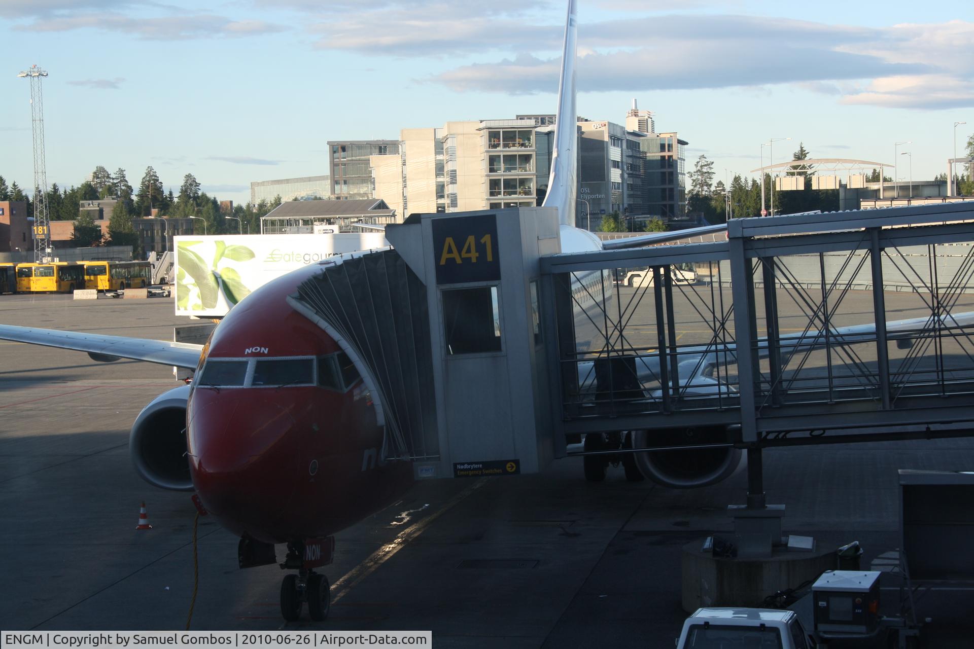Oslo Airport, Gardermoen, Gardermoen (near Oslo), Akershus Norway (ENGM) - norwegian.com to Budapest (BUD) from Oslo-Gardermoen (OSL) on Gate A41....Boeing 737-800 with Winglets and the Swedish Astronom: Anders Celcius on the tail.....Welcome onbord to Norwegian flight DY1552 to Budapest (BUD)!^^:D
