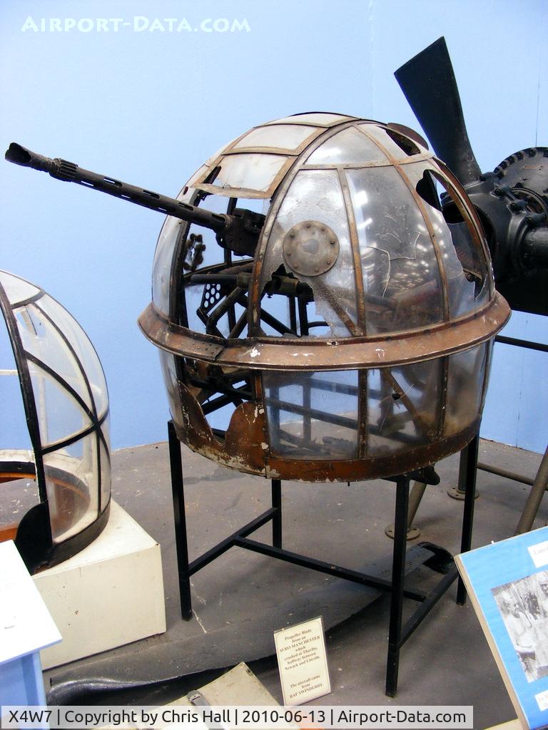 X4W7 Airport - Short Stirling FN5 Gun Turret