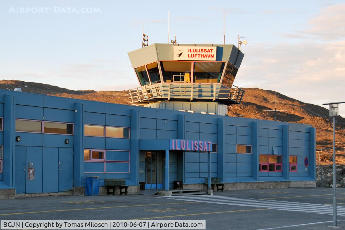 Ilulissat Airport (Jakobshavn Airport), Ilulissat (Jakobshavn) Greenland (BGJN) - About 1:00 a.m. in Northern Greenland
