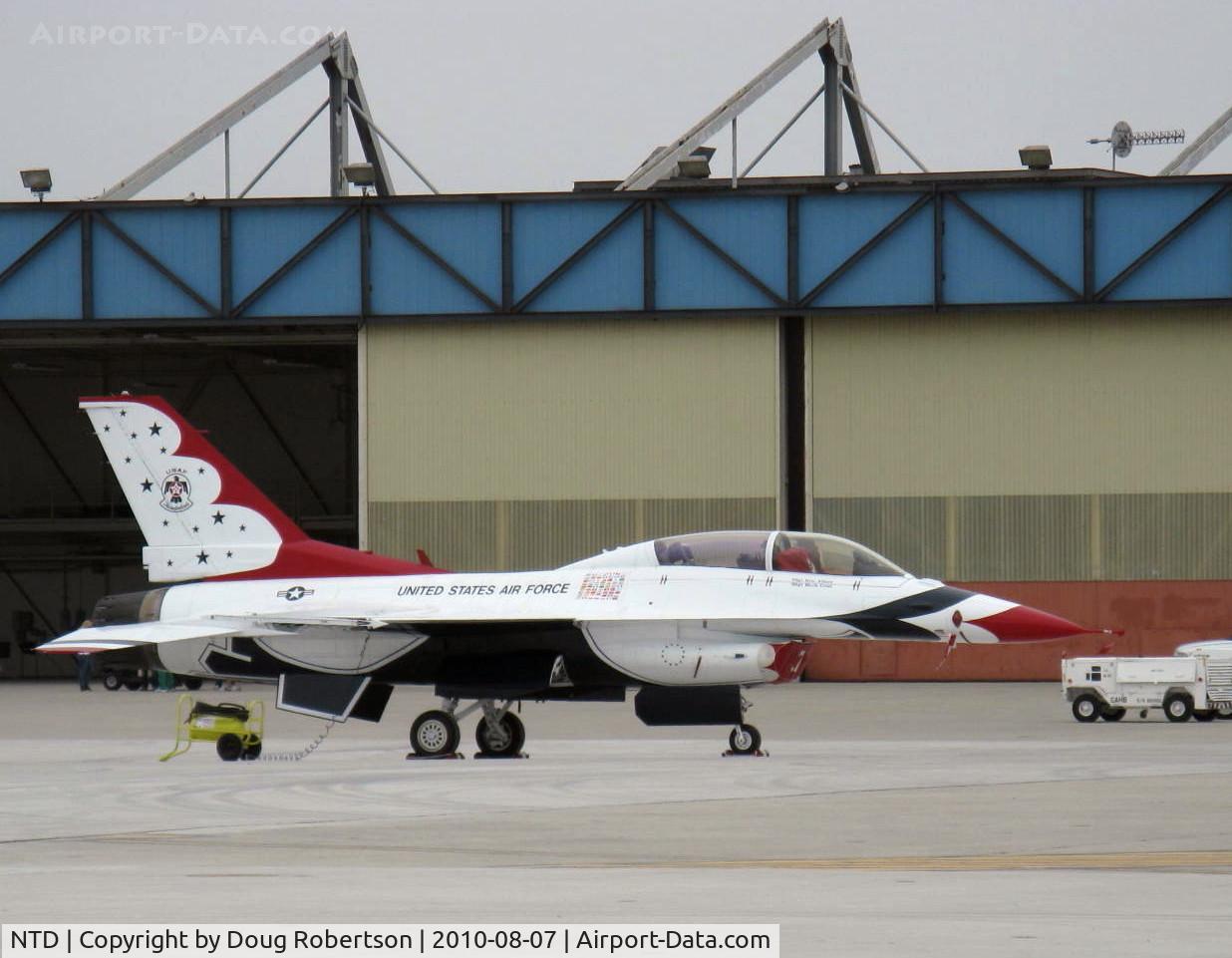 Point Mugu Nas (naval Base Ventura Co) Airport (NTD) - USAF THUNDERBIRD'S tandem F-16 PR Aircraft, Capt. Kristin 'Mother' Hubbard-Pilot.