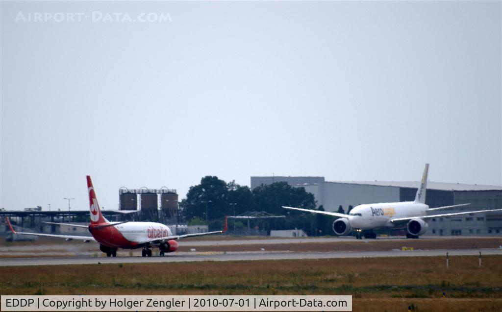 Leipzig/Halle Airport, Leipzig/Halle Germany (EDDP) - Chance encounter....