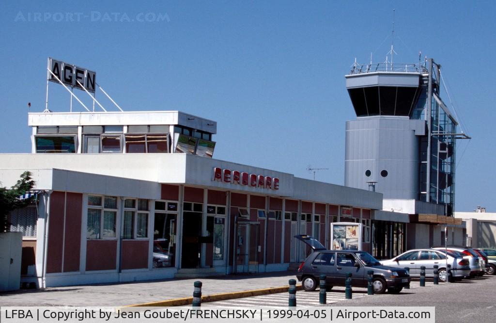 Agen Airport, La Garenne Airport France (LFBA) - devant l'aérogare