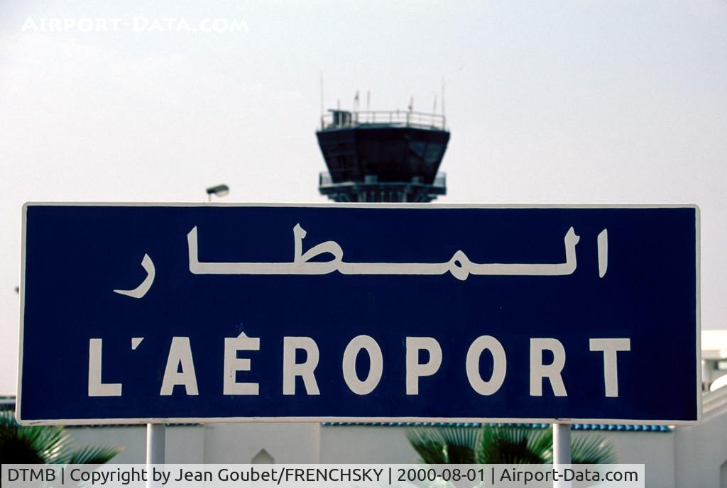 Habib Bourguiba International Airport, Monastir Tunisia (DTMB) - devant l'aérogare