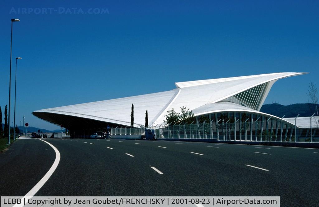 Bilbao Airport, Bilbao Spain (LEBB) - de l'extérieur