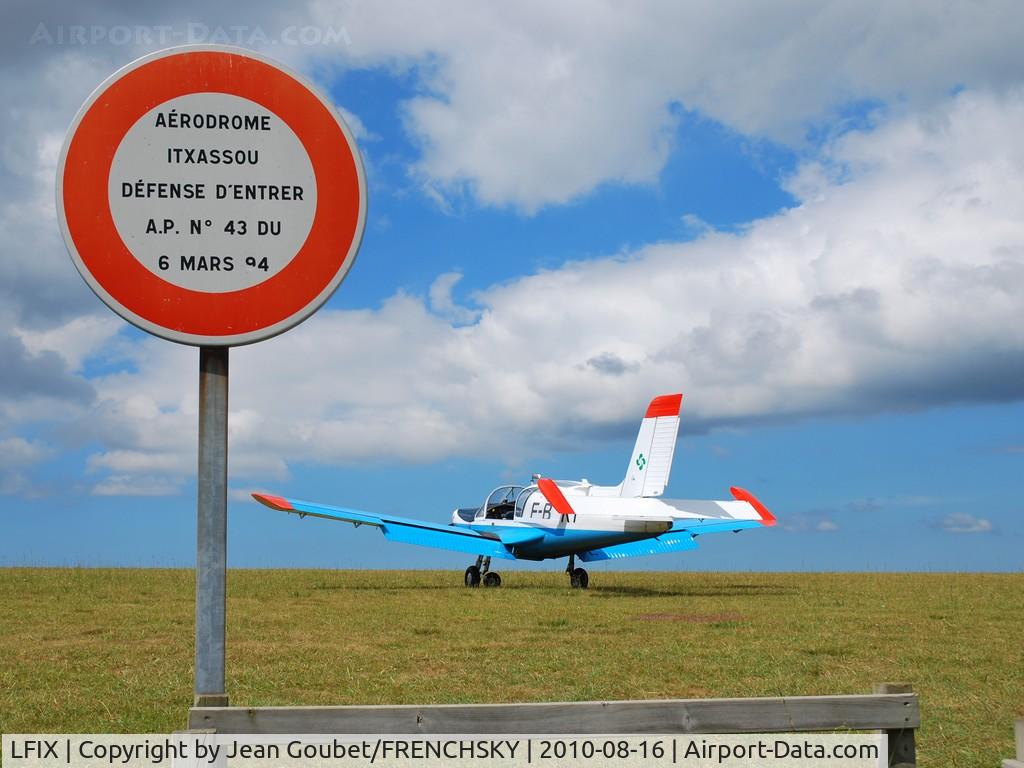Itxassou Airport, Itxassou France (LFIX) - sur la piste