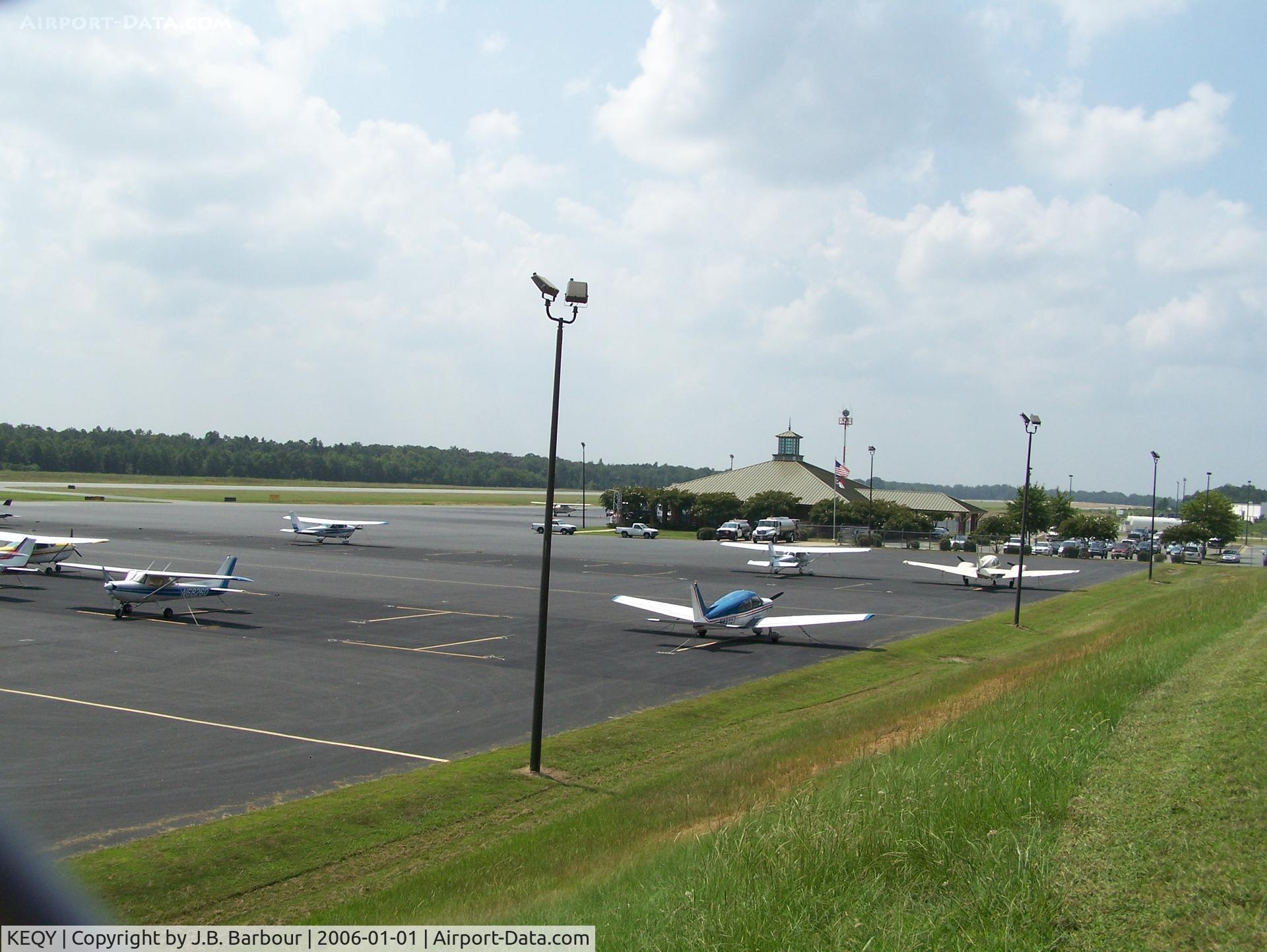 Charlotte-monroe Executive Airport (EQY) - Very clean this place is.  I was really surprised at the size of this location. Really nice!