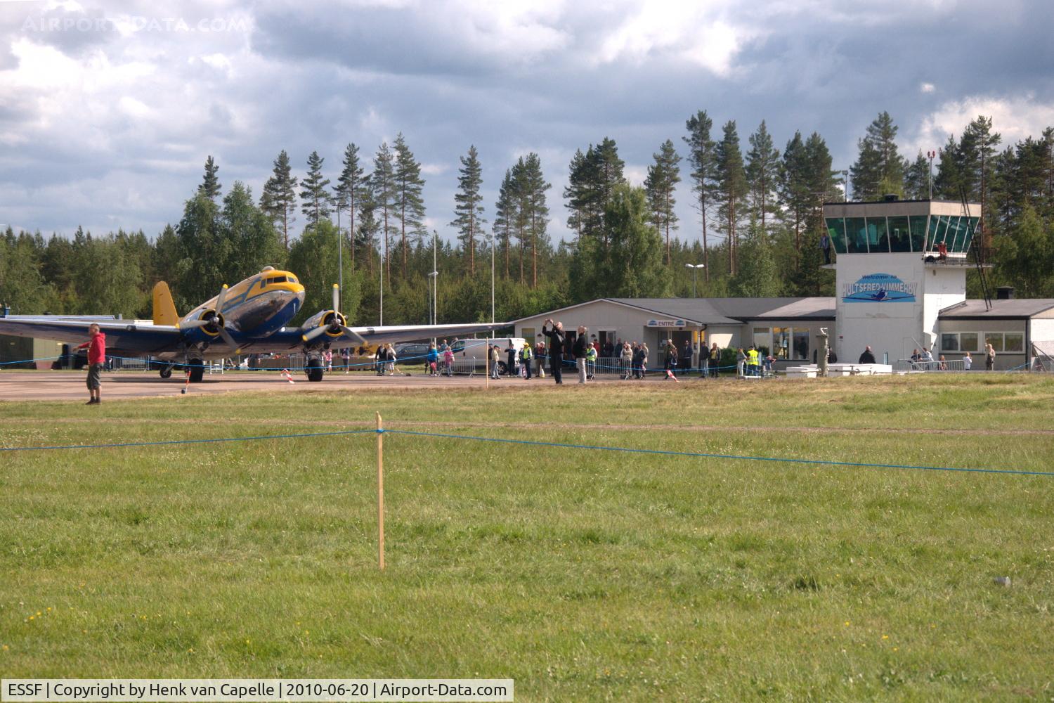 Hultsfred-Vimmerby Airport, Hultsfred / Vimmerby Sweden (ESSF) - Hultsfred airport during its air show on 20 june 2010. At the left is DC-3 9Q-CUK.