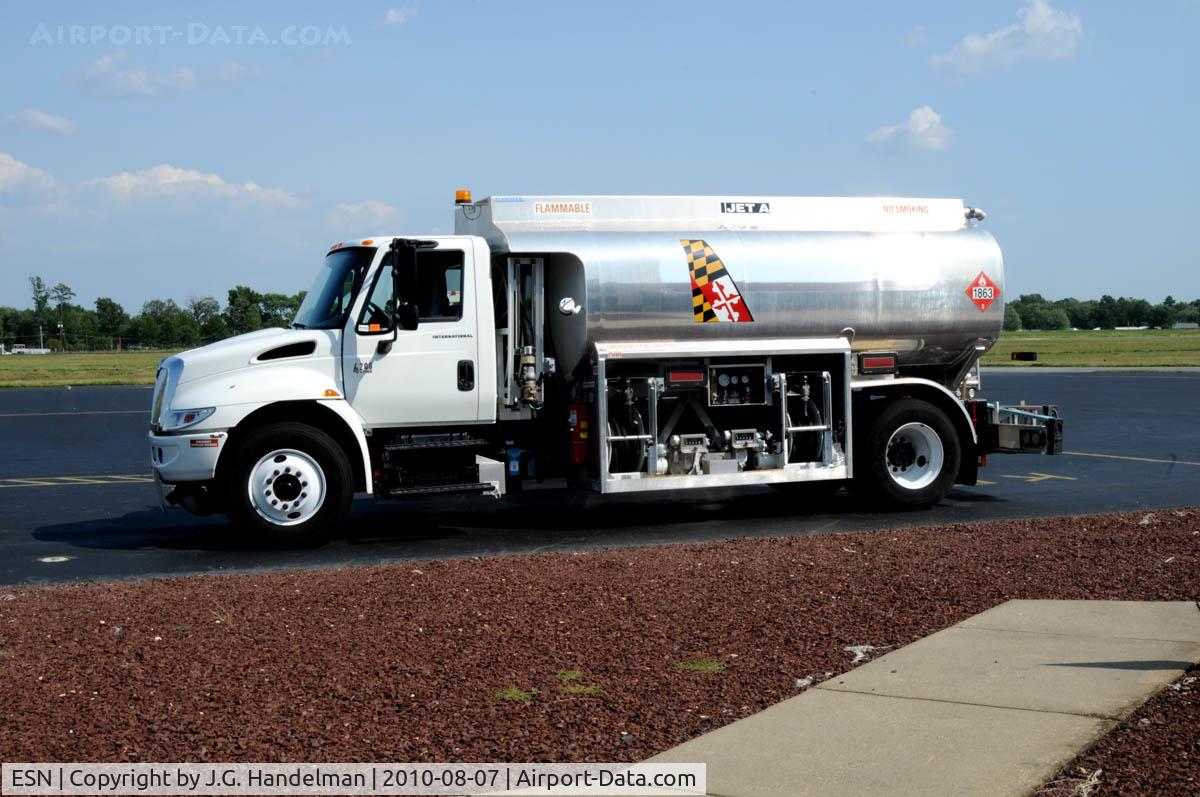 Easton/newnam Field Airport (ESN) - Maryland Air Jet A tanker