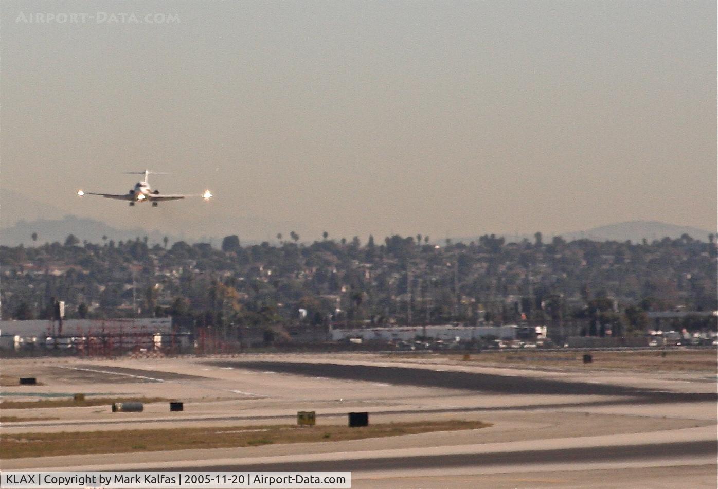 Los Angeles International Airport (LAX) - DC-9 on short final 25L KLAX with a crosswind landing.