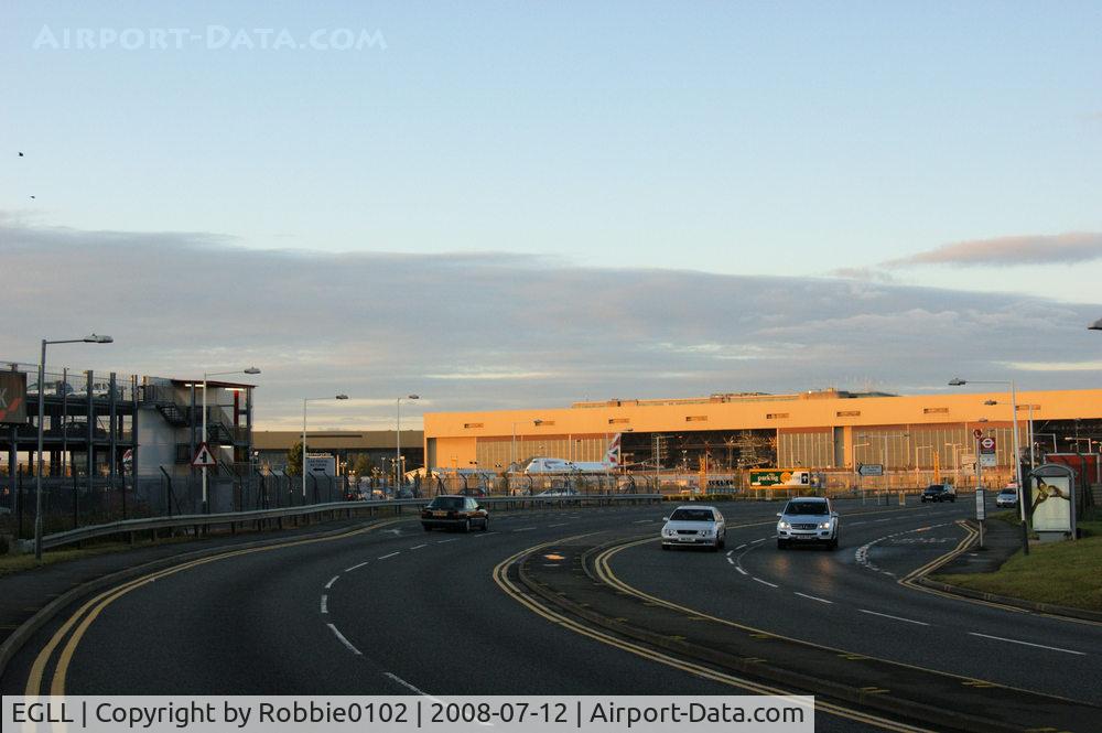 London Heathrow Airport, London, England United Kingdom (EGLL) - Spotterposition an der 27R