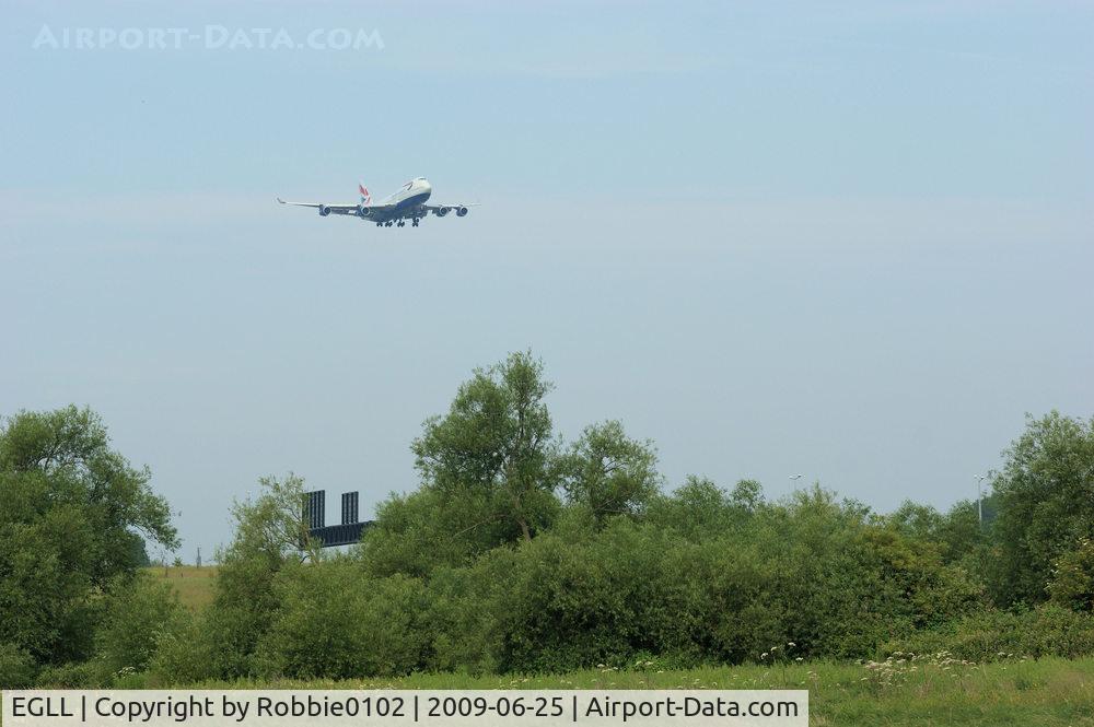 London Heathrow Airport, London, England United Kingdom (EGLL) - Spotten an der 09L