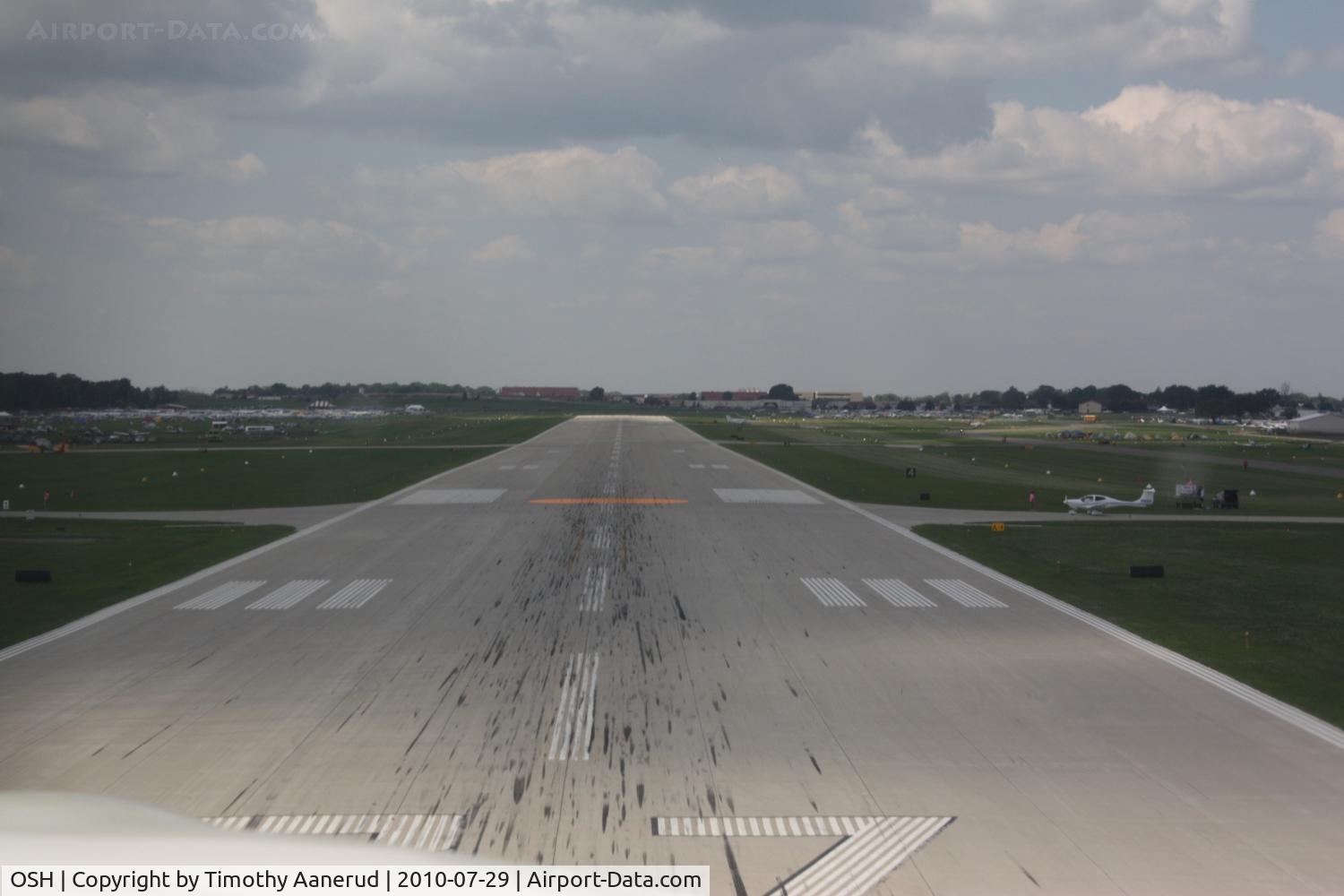 Wittman Regional Airport (OSH) - Short final on Rwy 27