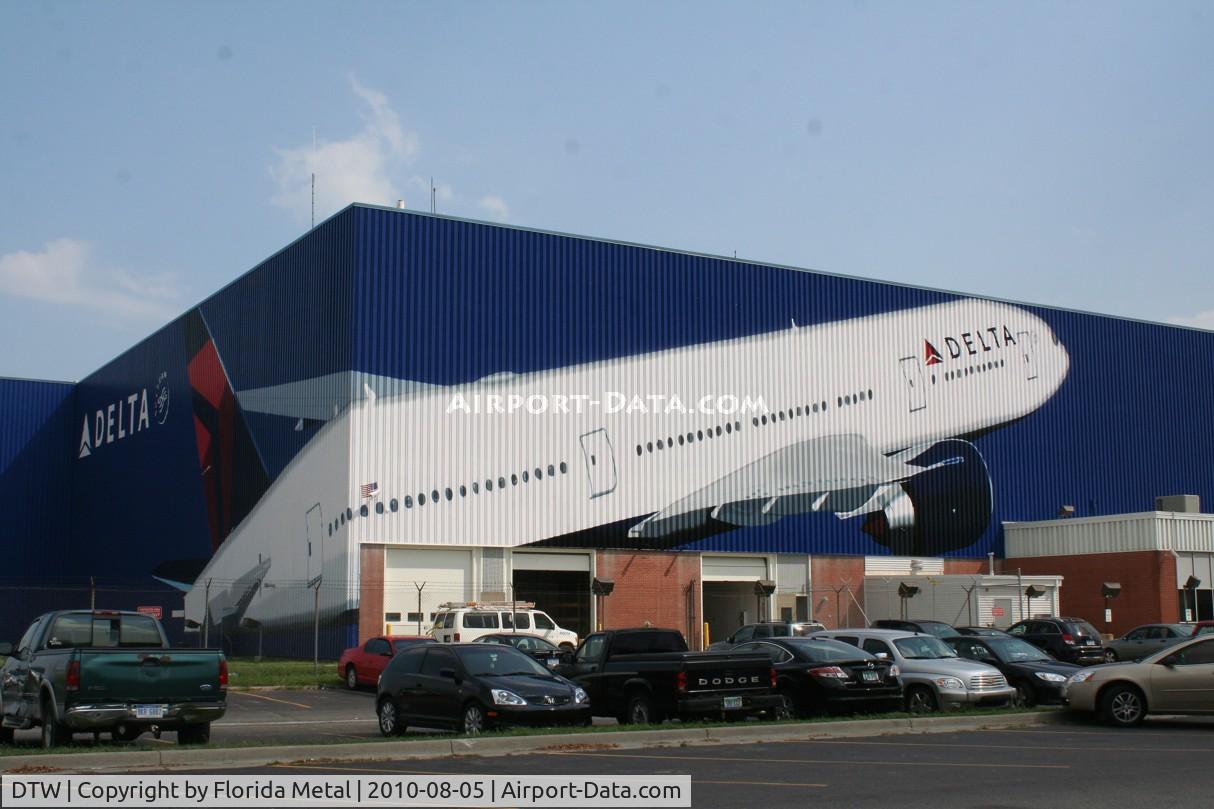 Detroit Metropolitan Wayne County Airport (DTW) - The Northwest 747 is gone and now there is a Delta 777 painted here