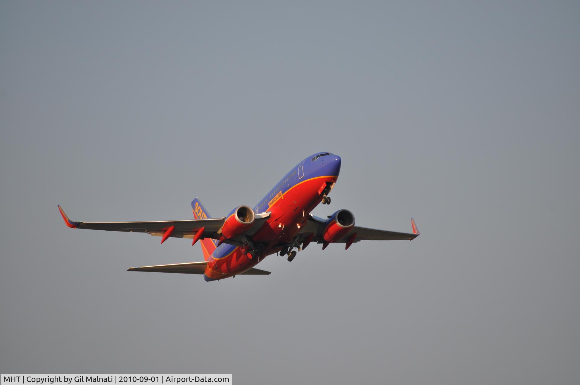 Manchester Airport (MHT) - SWA 737-700 Departing Runway 24