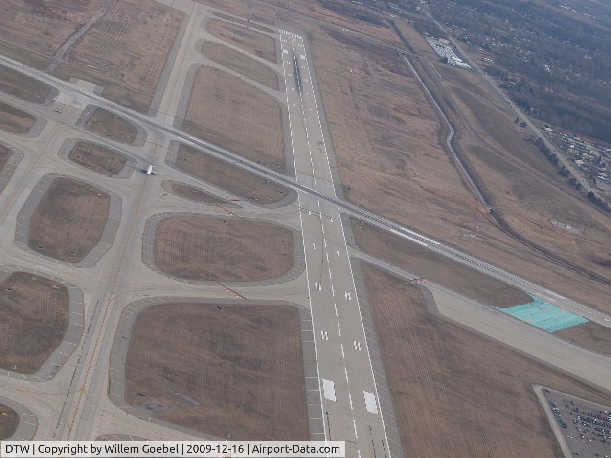 Detroit Metropolitan Wayne County Airport (DTW) - From the airplane