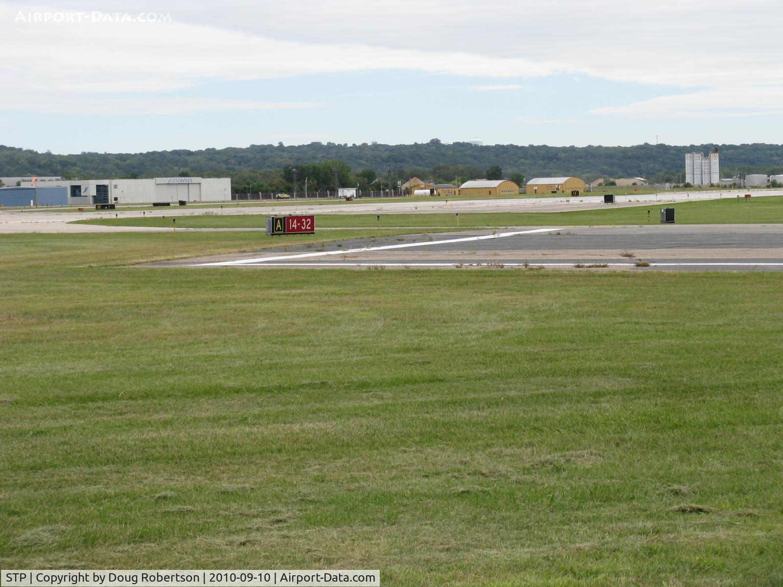St Paul Downtown Holman Fld Airport (STP) - STP Rwy 14-32 6,491' X 150'