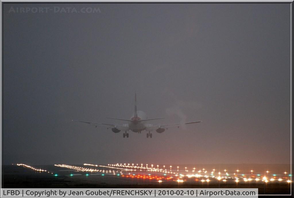 Bordeaux Airport, Merignac Airport France (LFBD) - 737 BAW by night runway 23