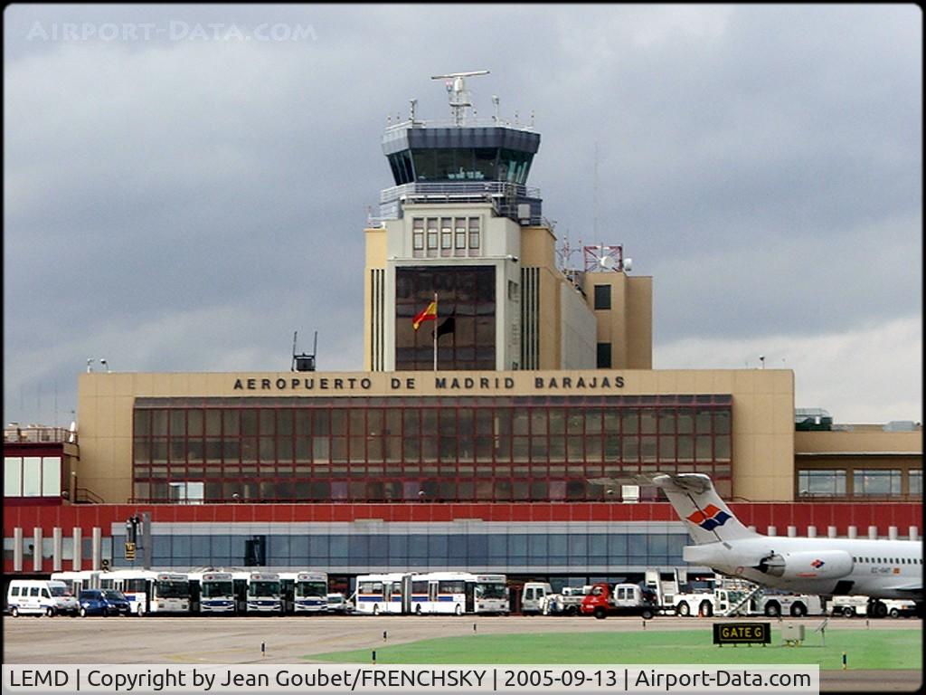 Barajas International Airport, Madrid Spain (LEMD) - une des tours.